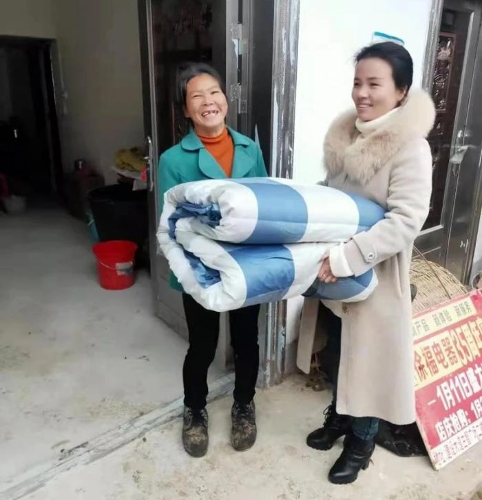 女书记2.jpg